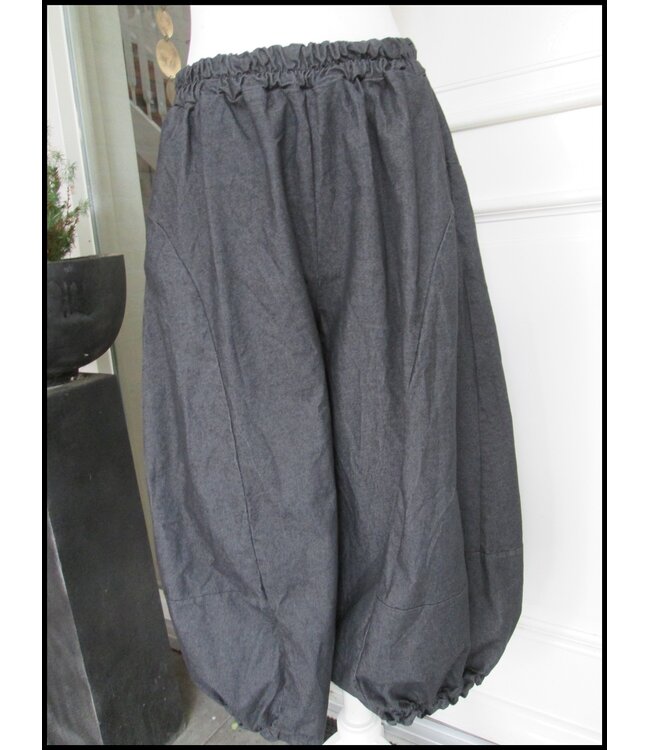 Grau Jeans