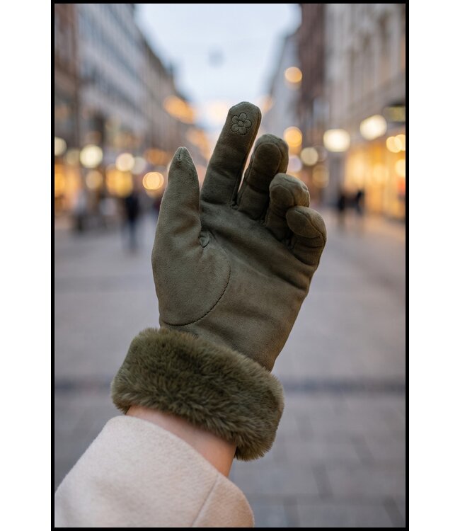 Green Gloves