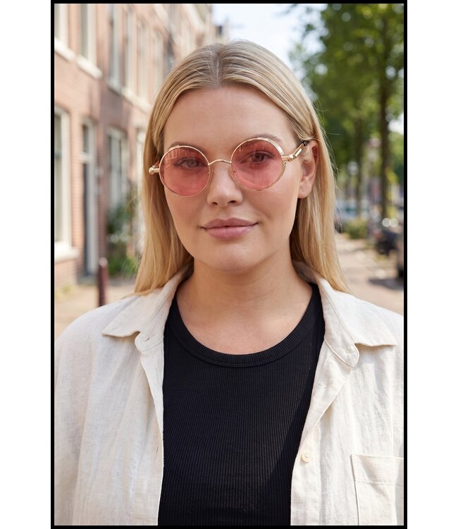 Rosa Brille