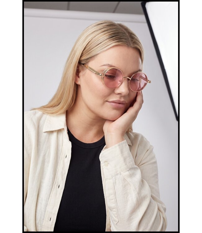 Rosa Brille