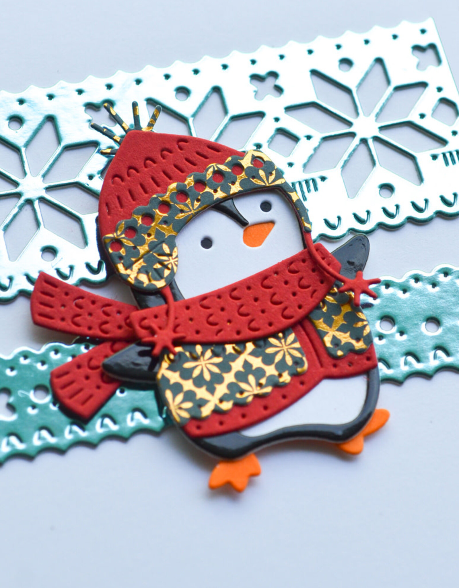 Memorybox Poppystamps Nordic Playful Penguin craft die 2634