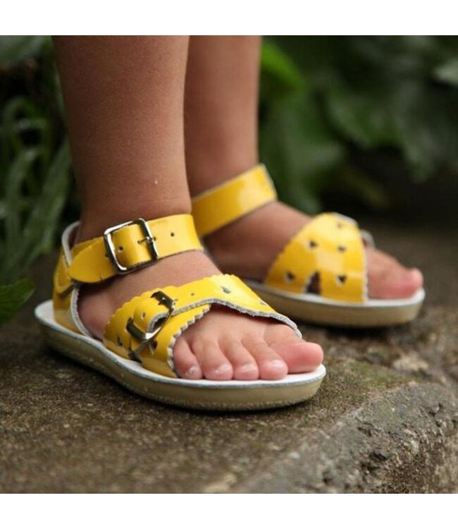 Salt water sandals Sweetheart shiny yellow