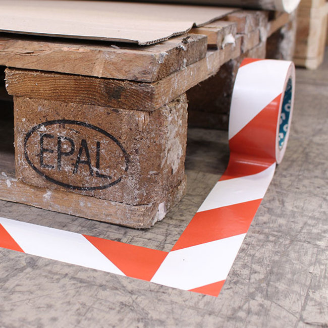 Advance AT8H PVC Markering tape 50mm x 33m Rood/Wit