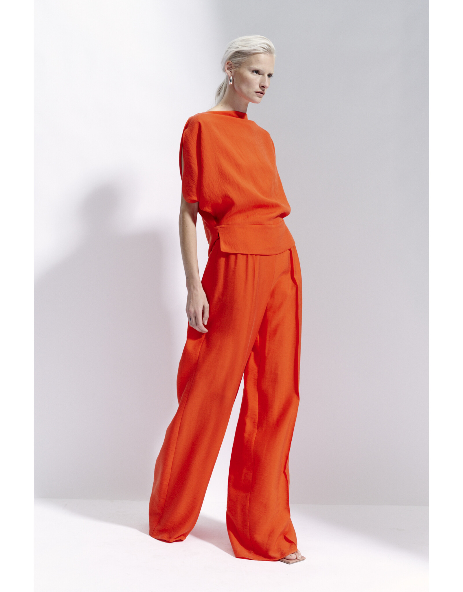 Natan Wijde broek Natan Carla oranje satiné