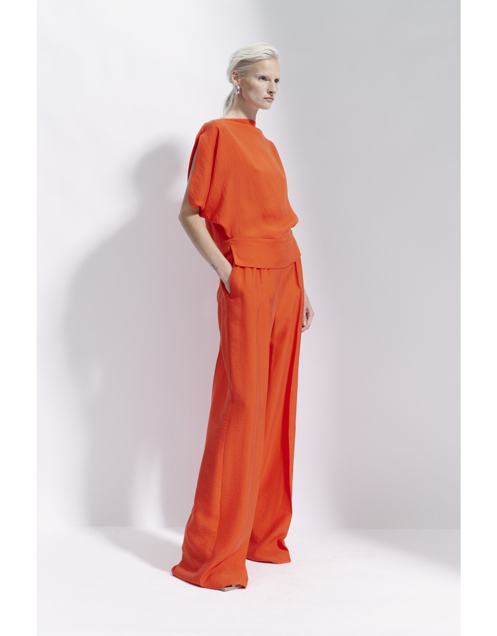 Natan Wijde broek Natan Carla oranje satiné