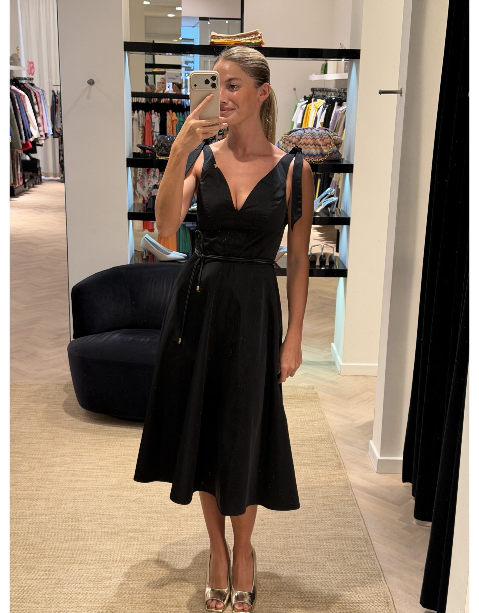 Elisabetta Franchi Halflang kleed E Franchi tafta zwart + riempje