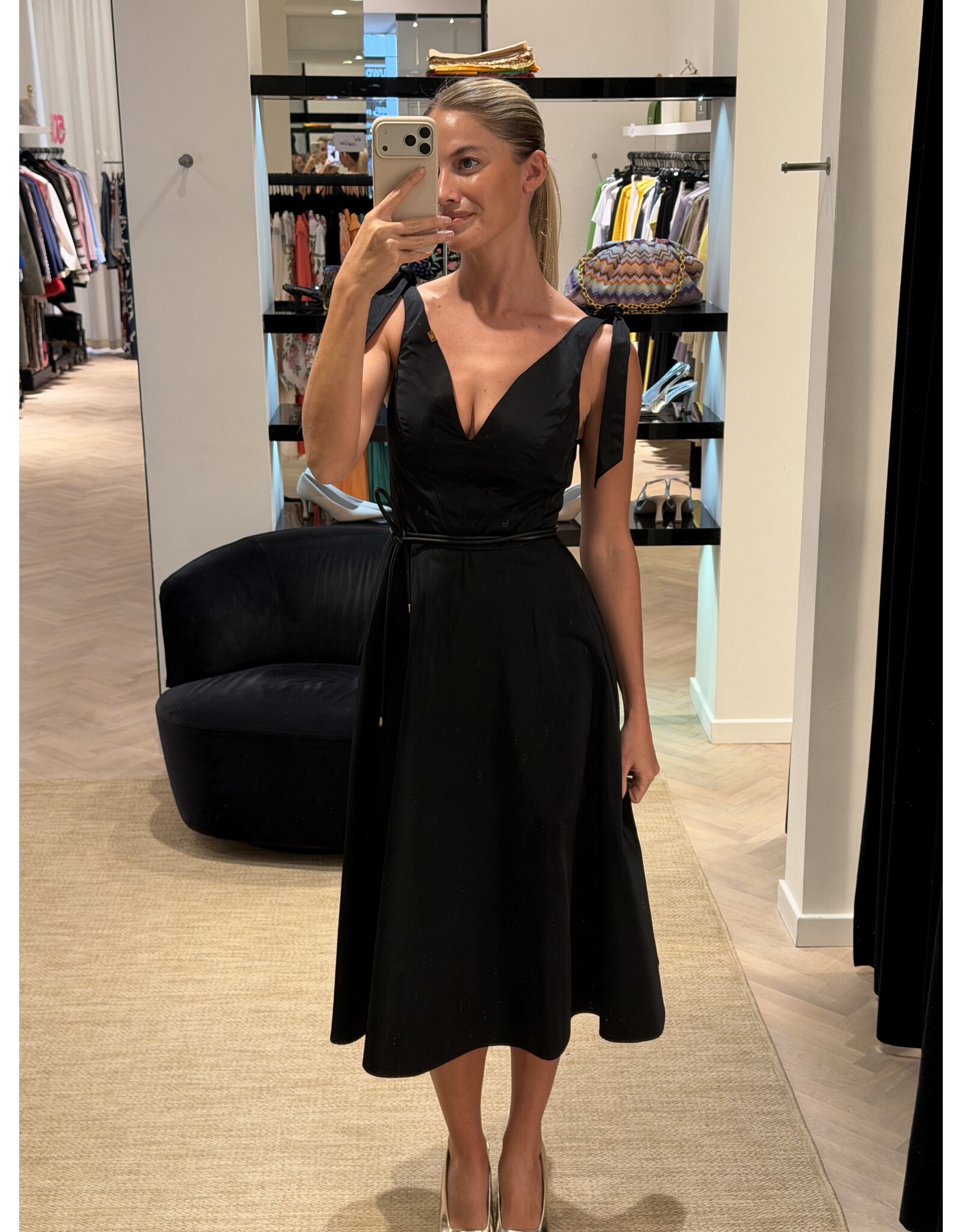 Elisabetta Franchi Halflang kleed E Franchi tafta zwart + riempje