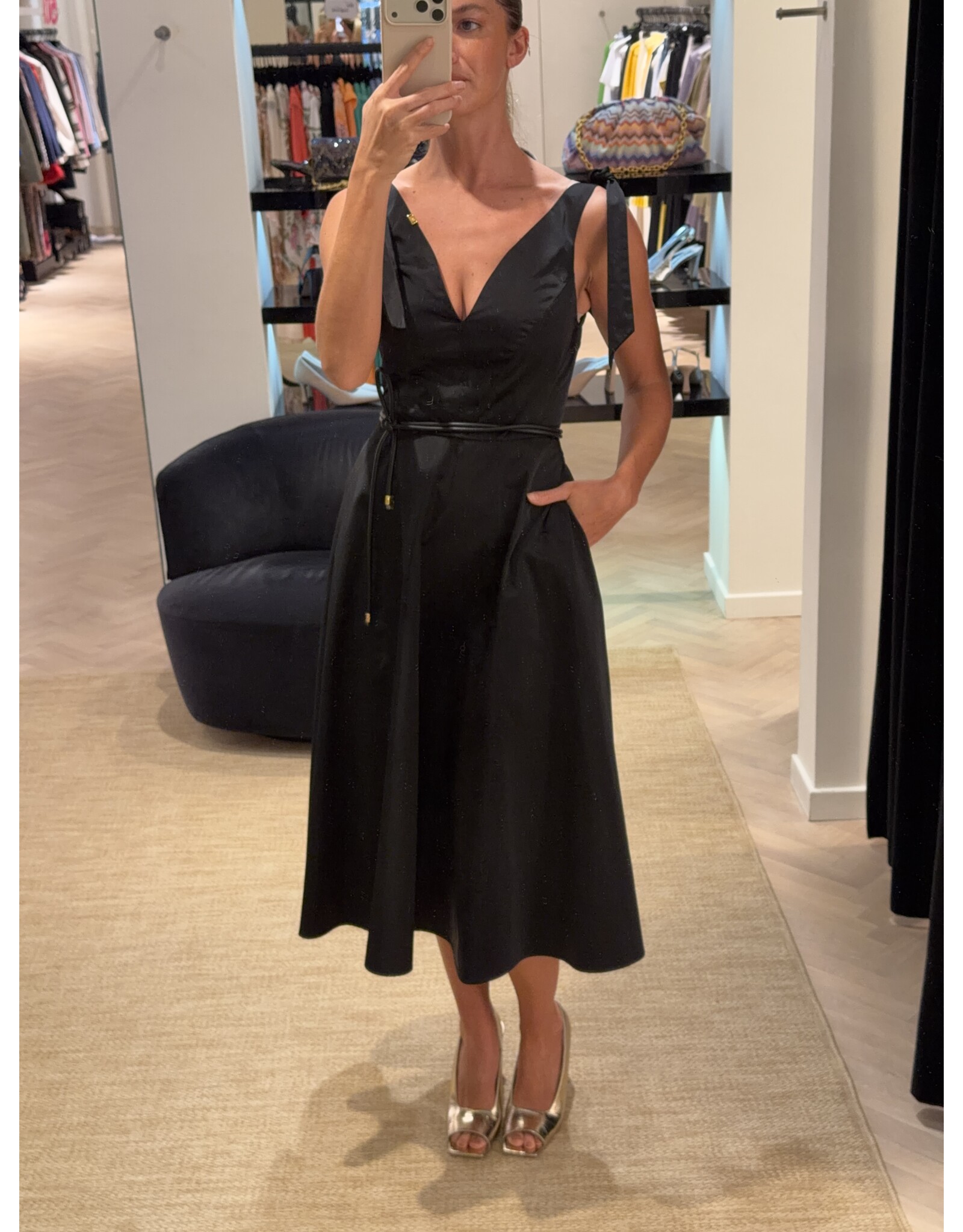 Elisabetta Franchi Halflang kleed E Franchi tafta zwart + riempje