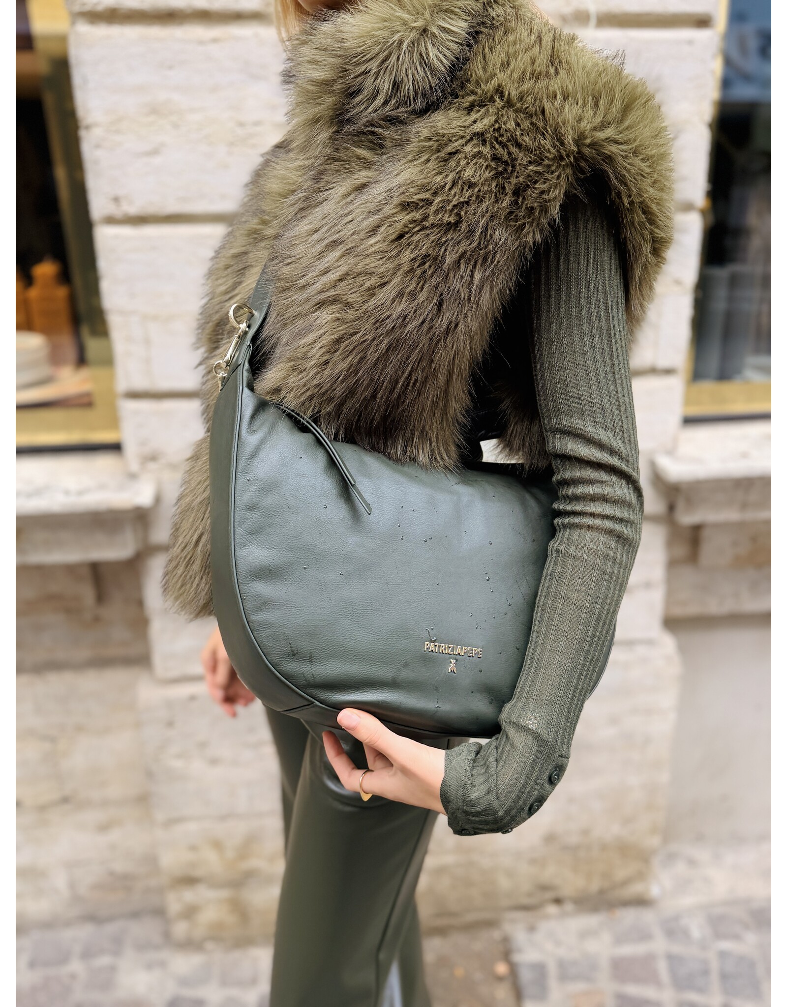 Patrizia Pepe Half moon bag P Pepe donker kaki