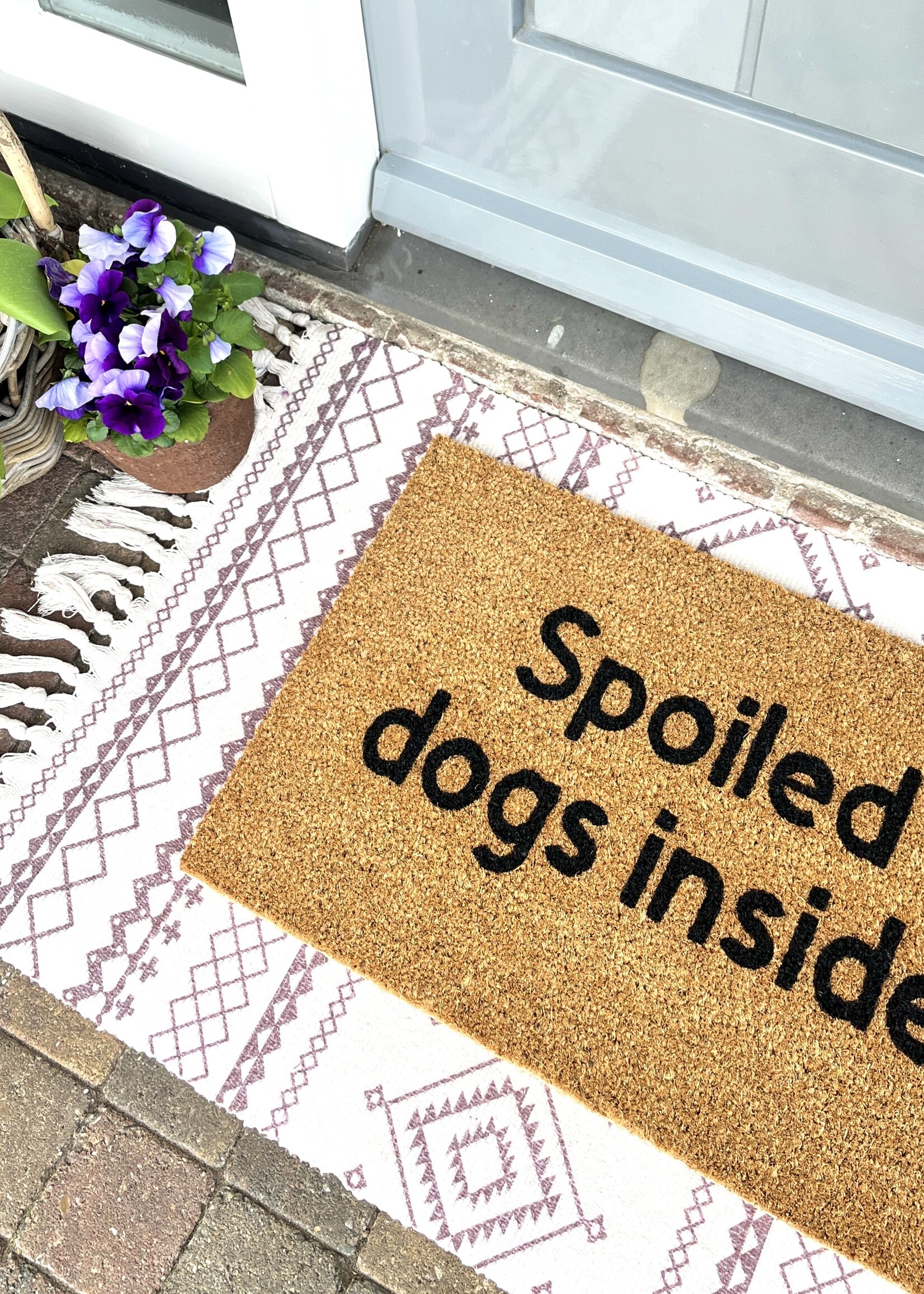 Spoiled dogs inside deurmat