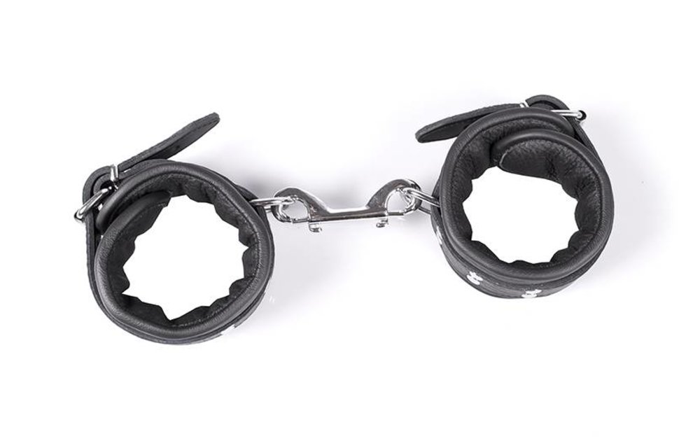 Professionele Zwarte Enkelboeien 7 cm met Zilveren Studs