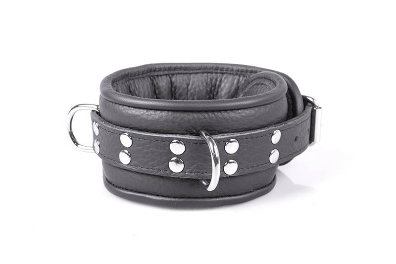 Zwarte Professionele Halsband 7 cm met Zilveren Studs | Kiotos