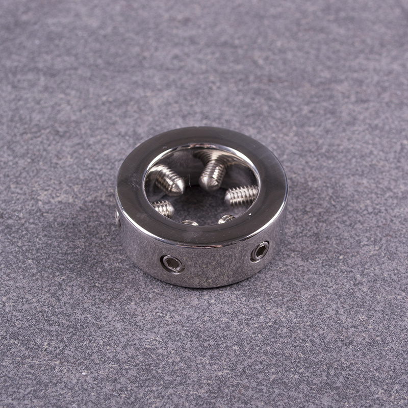 Stalen Eikelring Met Spikes