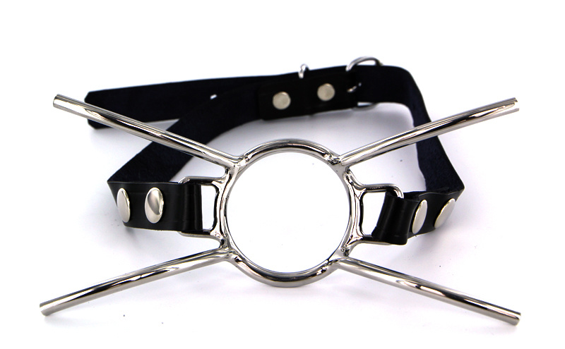 Cat Mundknebel mit offenem Ring | Schwarzes Leder mit silbernen Nieten