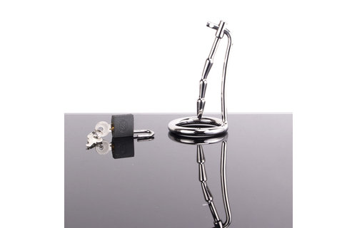 Der Humped Cock Trap 45 mm – Penisplug mit Cockring & Schloss