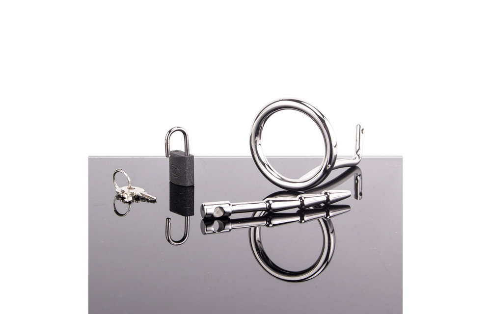 Der Humped Cock Trap 45 mm – Penisplug mit Cockring & Schloss