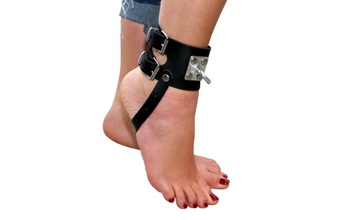 Leder-Fußfesseln mit schwerem O-Ring | Komfort & Sicherheit
