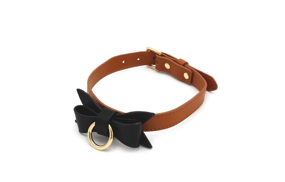 Braunes Halsband & Leine aus veganem Leder mit schwarzer Schleife