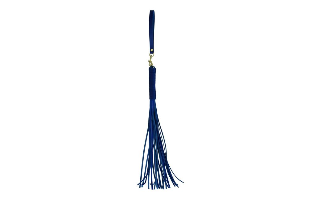 Luxuriöser BDSM-Flogger aus echtem Leder, blau mit goldenem Haken
