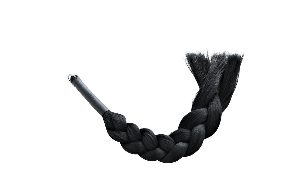 Schwarze Peitsche aus Kunsthaar – BDSM-Accessoire für mehr Spaß