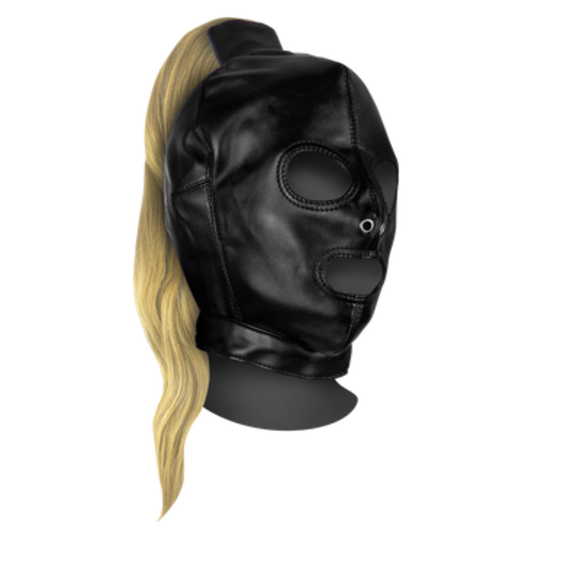 Masker met blonde paardenstaart
