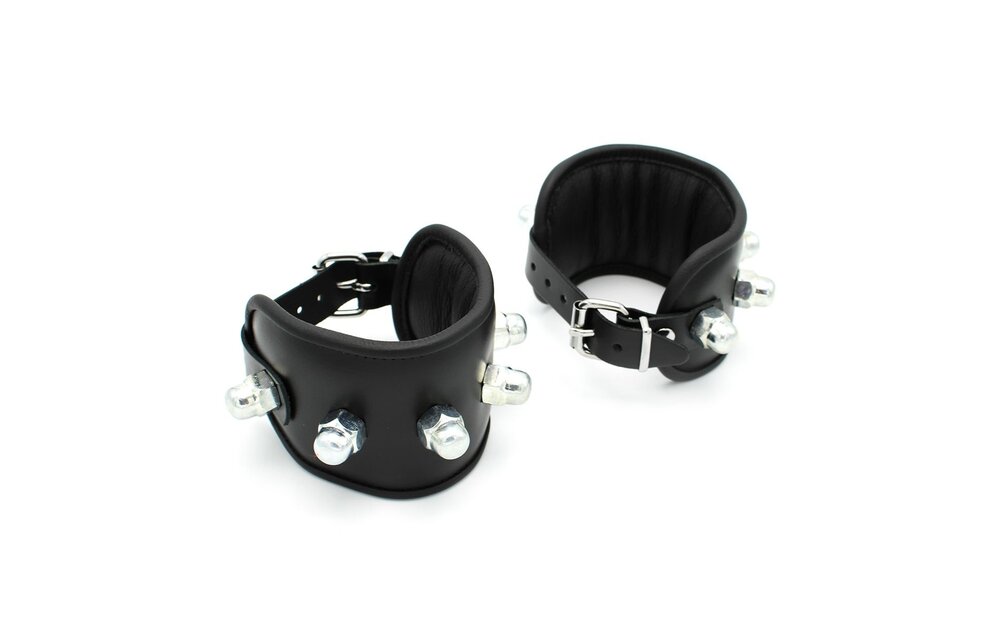 Lederen Handboeien Spikey Nuts – Comfort & Edgy Design