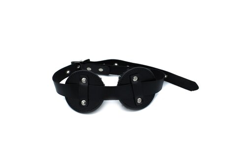 Schwarze Augenbinde aus Leder mit verstellbaren Augenklappen