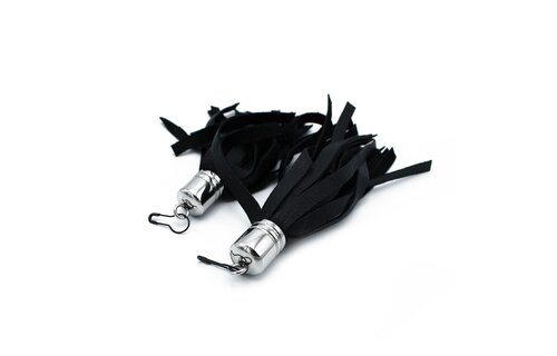 Schwarze Leder-Ohrringpeitsche