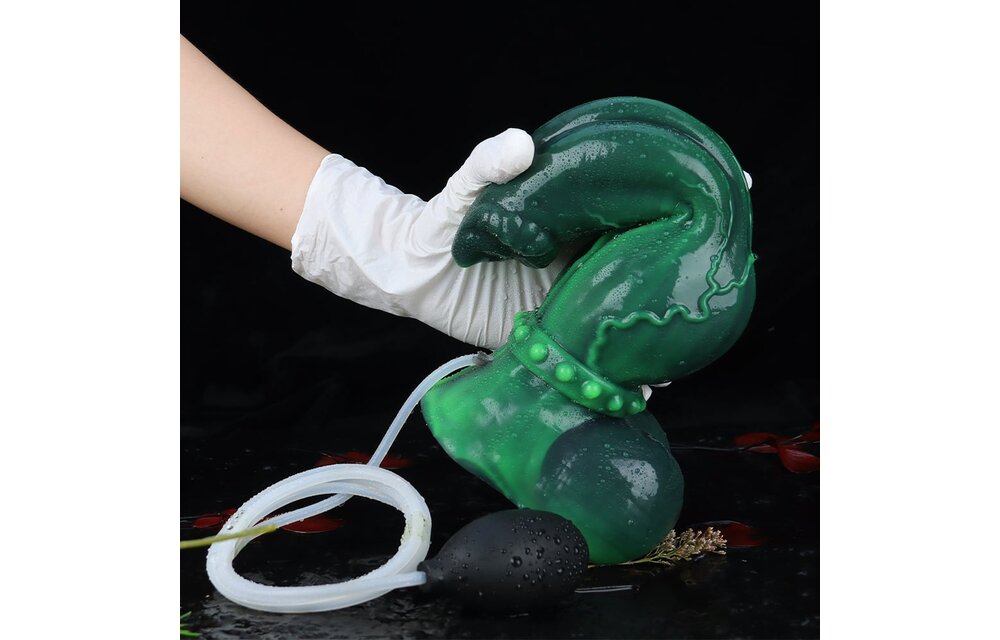 Emerald Excitement Squirting Dildo - M