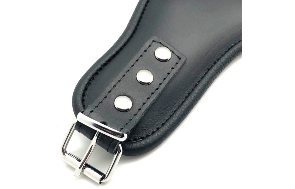 Leren Halsband Zwart – Duurzaam & Stijlvol Van Rood Leer