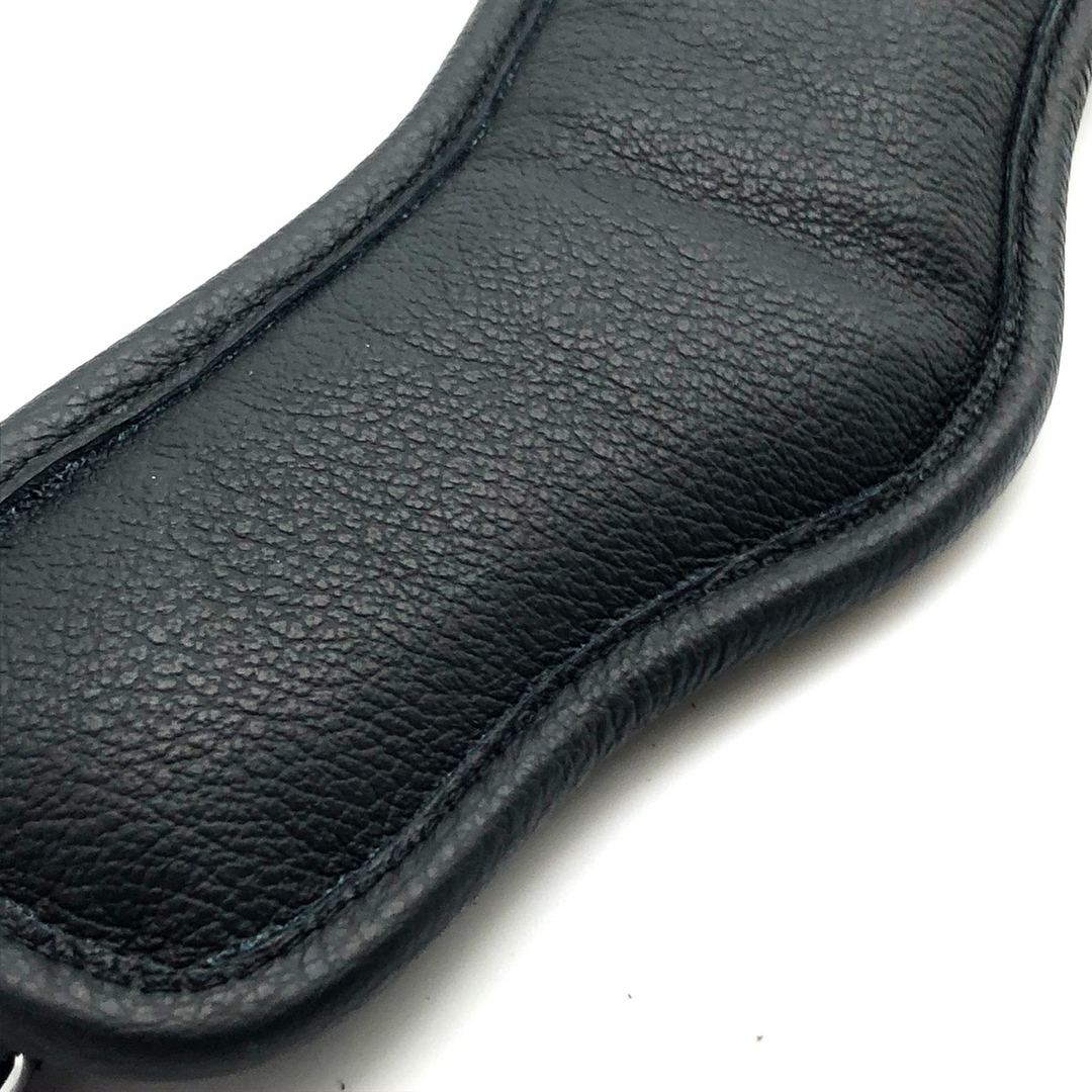 Lederhalsband Schwarz – Langlebig & Stilvoll Aus Rotem Leder