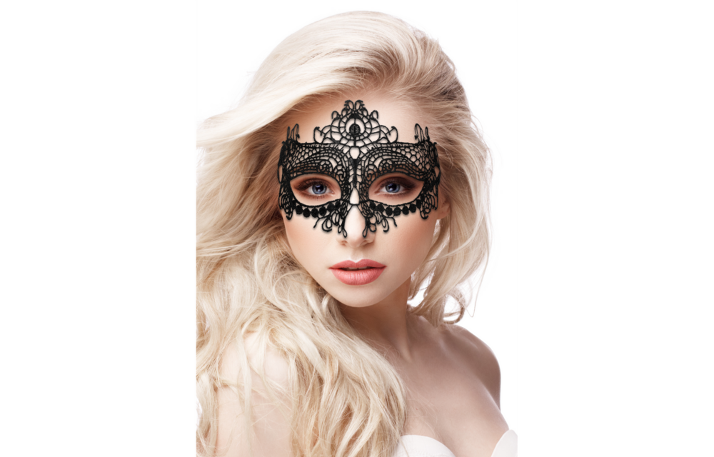 Queen Black Lace Mask – Elegant & Mysterious Design