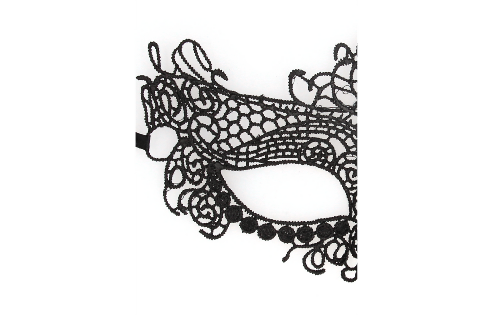 Queen Black Lace Mask – Elegant & Mysterious Design