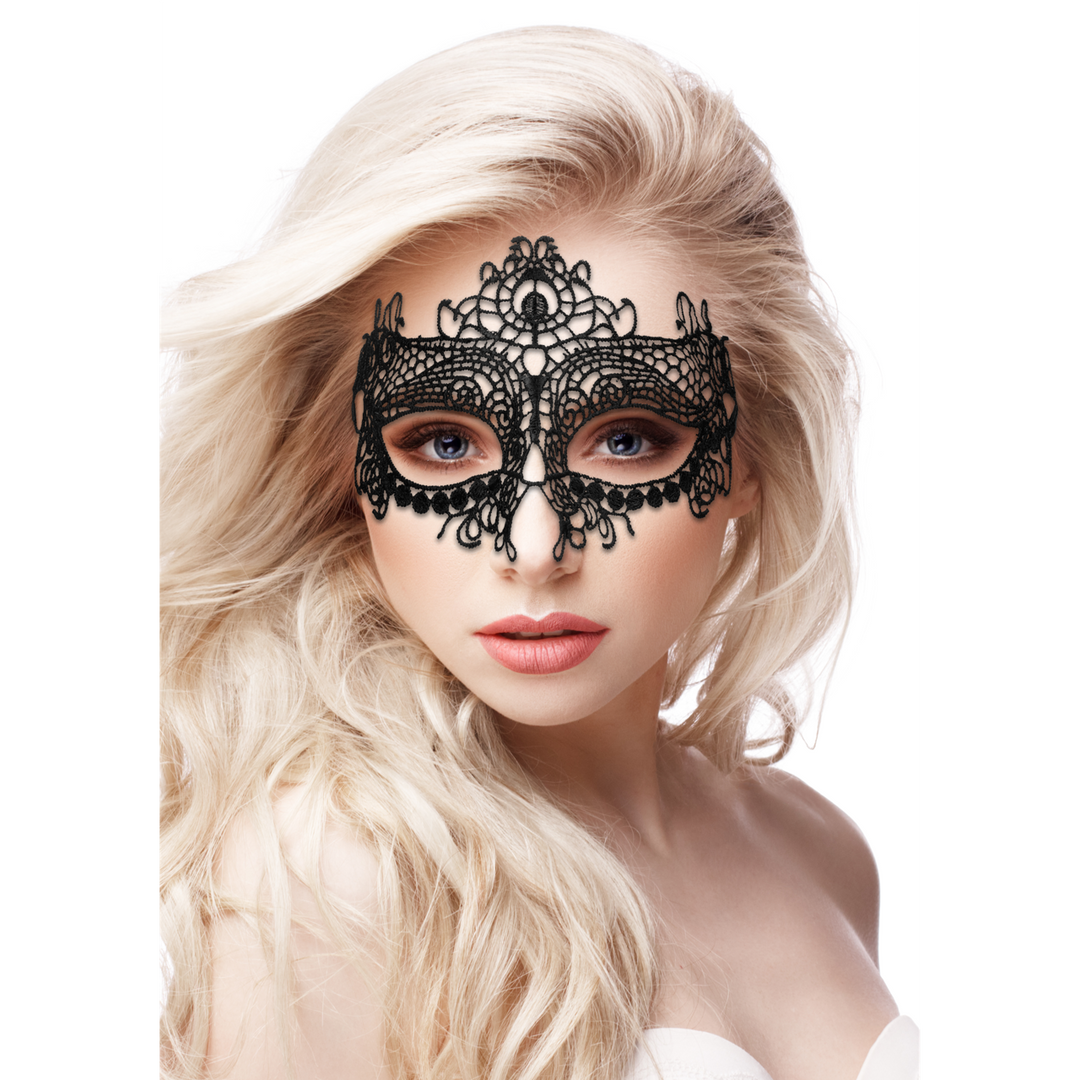 Queen Black Lace Mask – Elegant & Mysterious Design