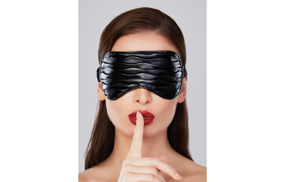 Butter Soft - Kunstledermaske mit Rüschen - Einheitsgröße