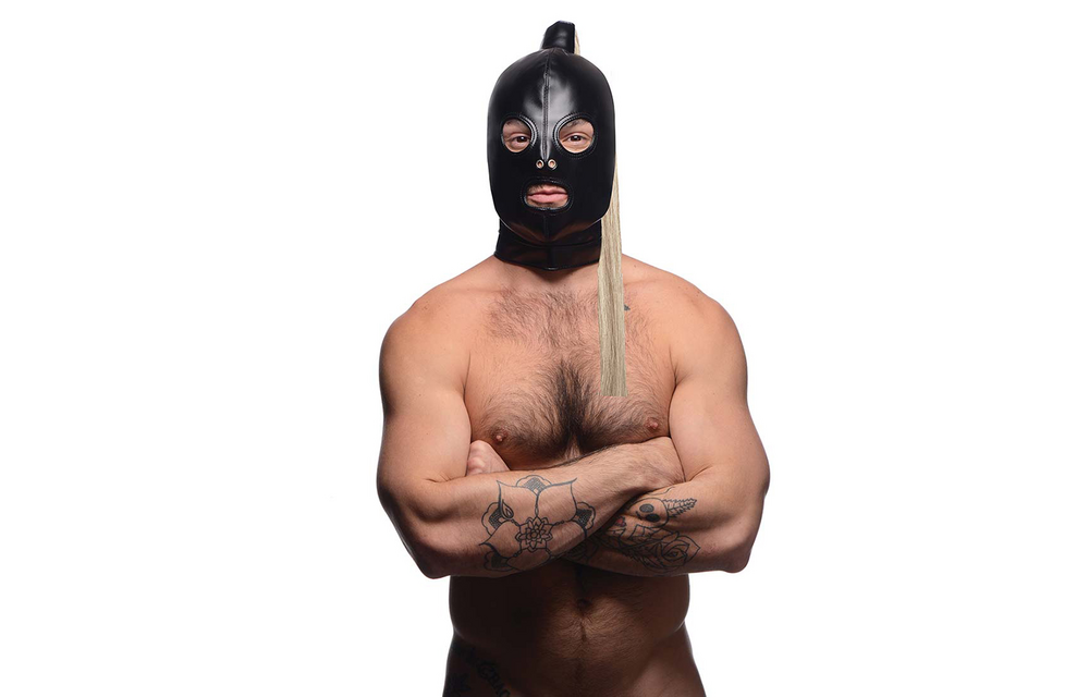 Bondage-Maske mit blondem Pferdeschwanz – geheimnisvoller Stil