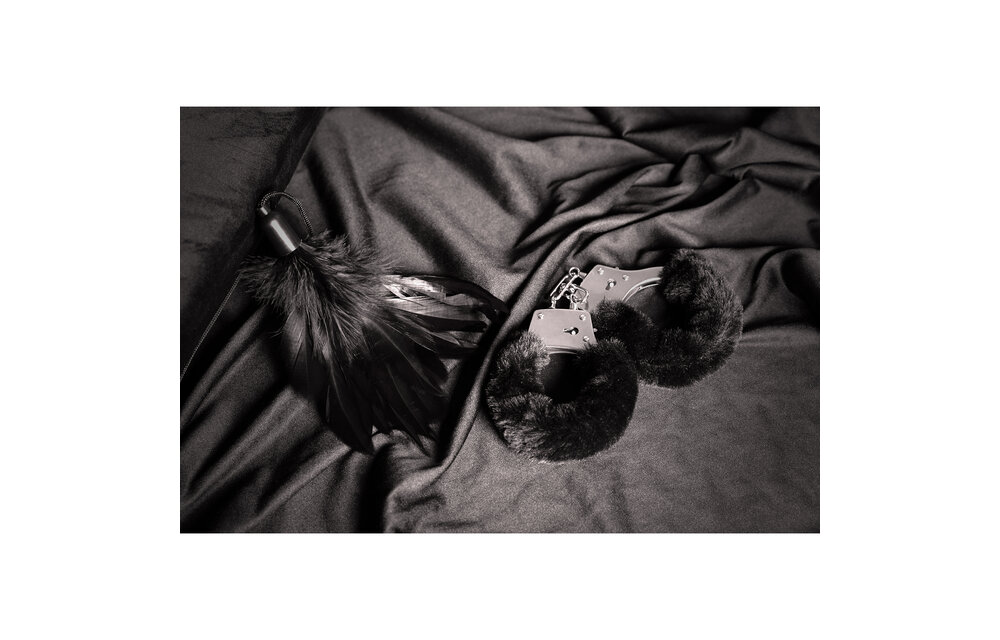 Small Feather Tickler Black - Playful, Soft & Sensual