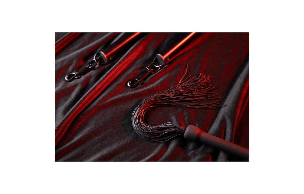 Beginners Silicone Flogger Black - Powerful & Versatile