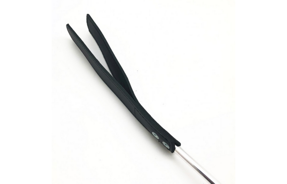 Peitsche aus Metall und Leder 70,5 cm Schwarz/Silber – Stilvoll und langlebig