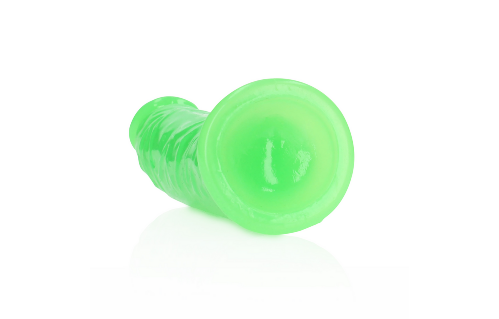 Slanke Realistische Dildo met Zuignap - Glow in the Dark - 6'' / 15,5 cm