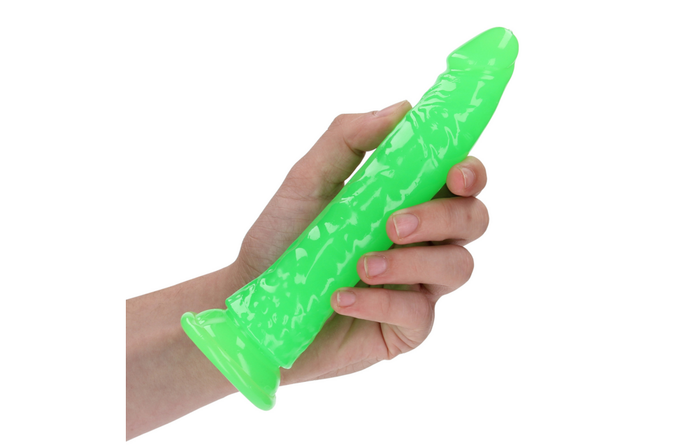 Schlanker realistischer Dildo 18 cm Glow in the Dark Saugnapf