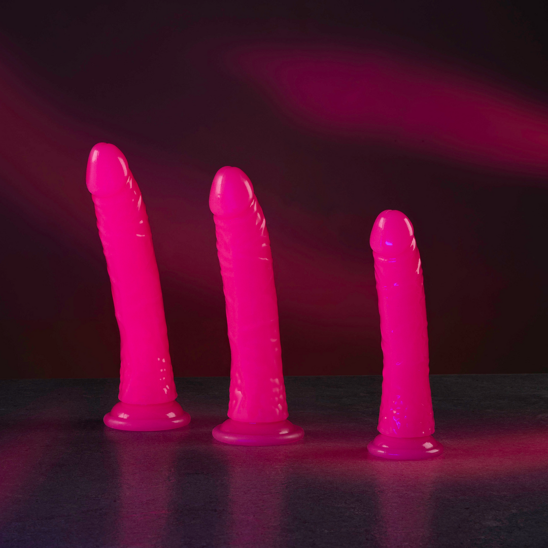 Schlanker realistischer Dildo 20 cm mit Saugnapf und Glow in Dark