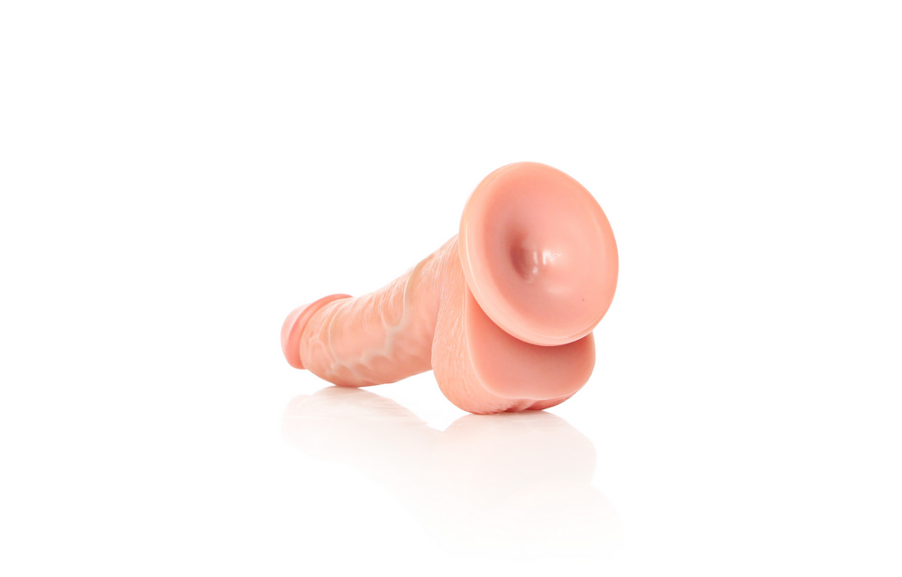 Gebogener realistischer Dildo mit Balls und Saugnapf - 6 / 15,5 cm