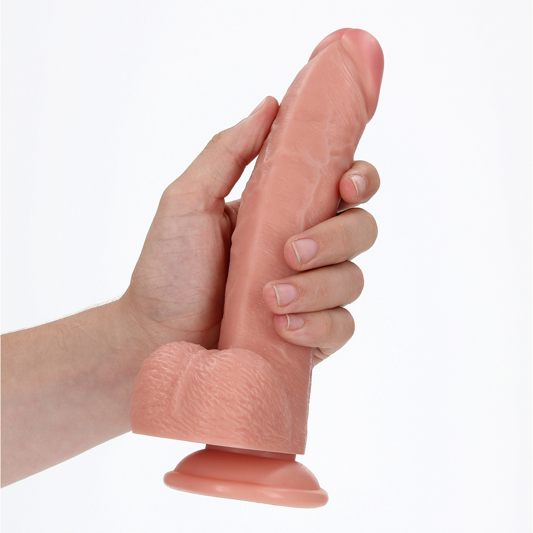Kurviger realistischer Dildo mit Balls und Saugnapf - 8 / 20,5 cm