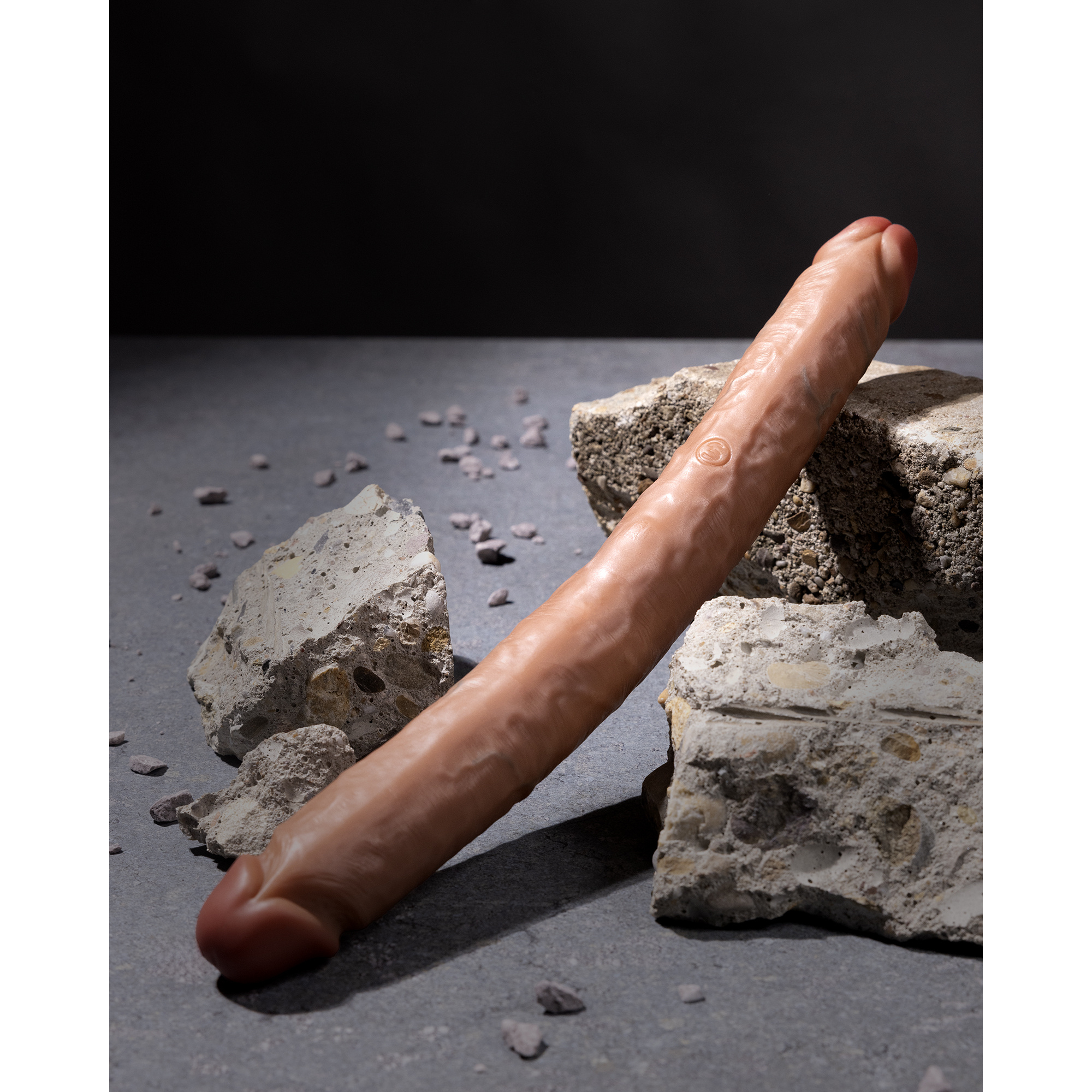 Slanke Dubbelzijdige Dildo 35,6 cm Bruin – Realistisch & Stevig