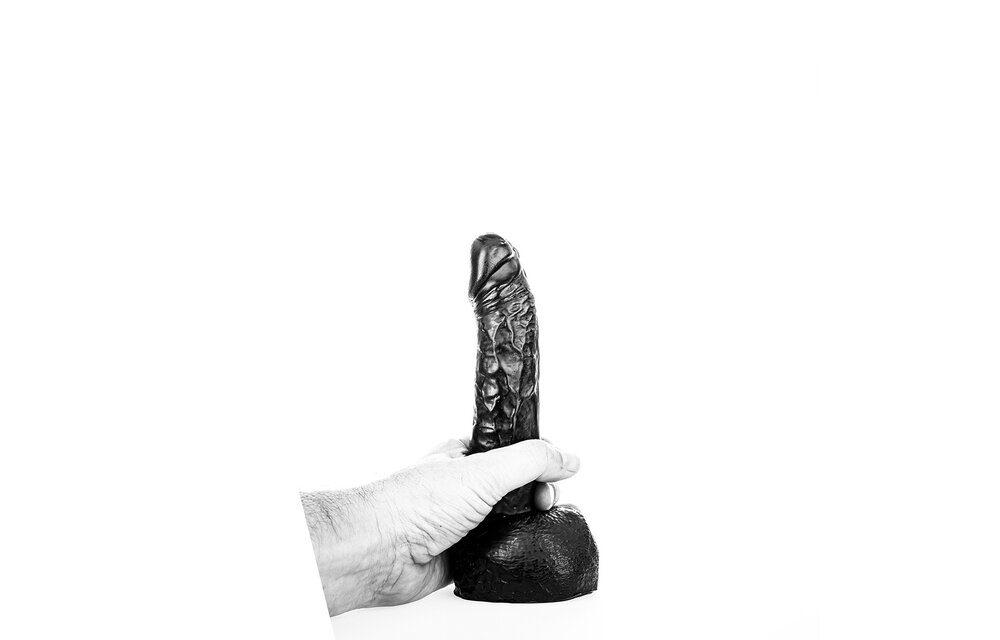 All Black Dildo AB11 22 cm – Realistisch & Vielseitig</