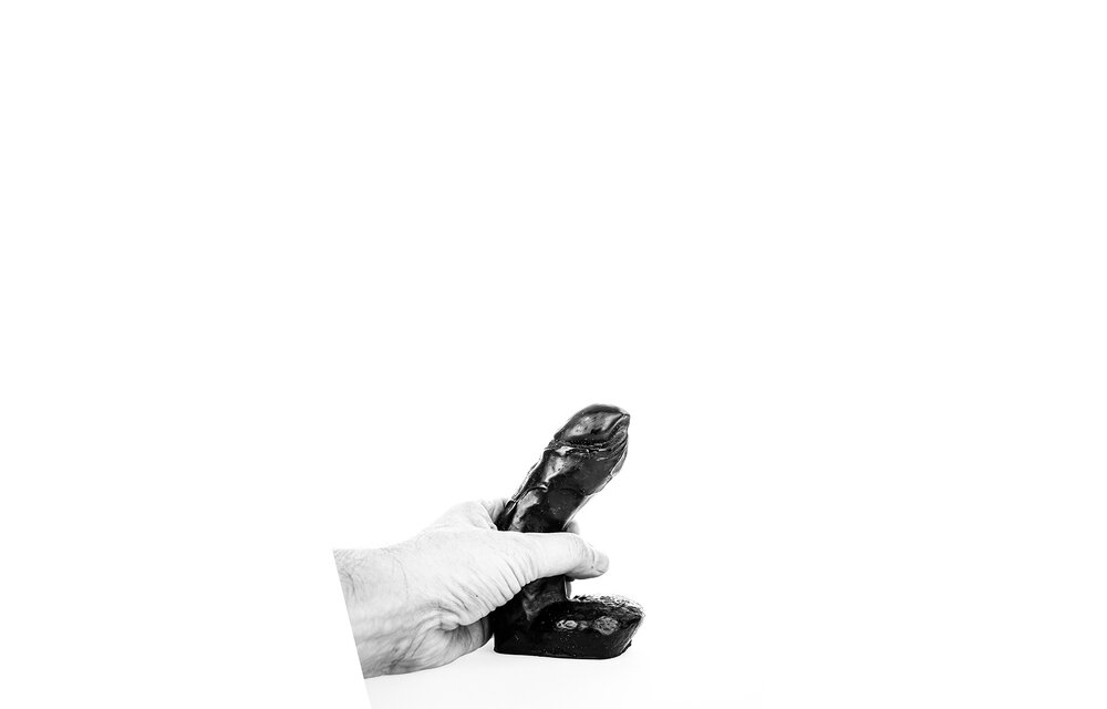 All Black AB 01 Dildo 15 cm – Kompakt, glatt und befriedigend