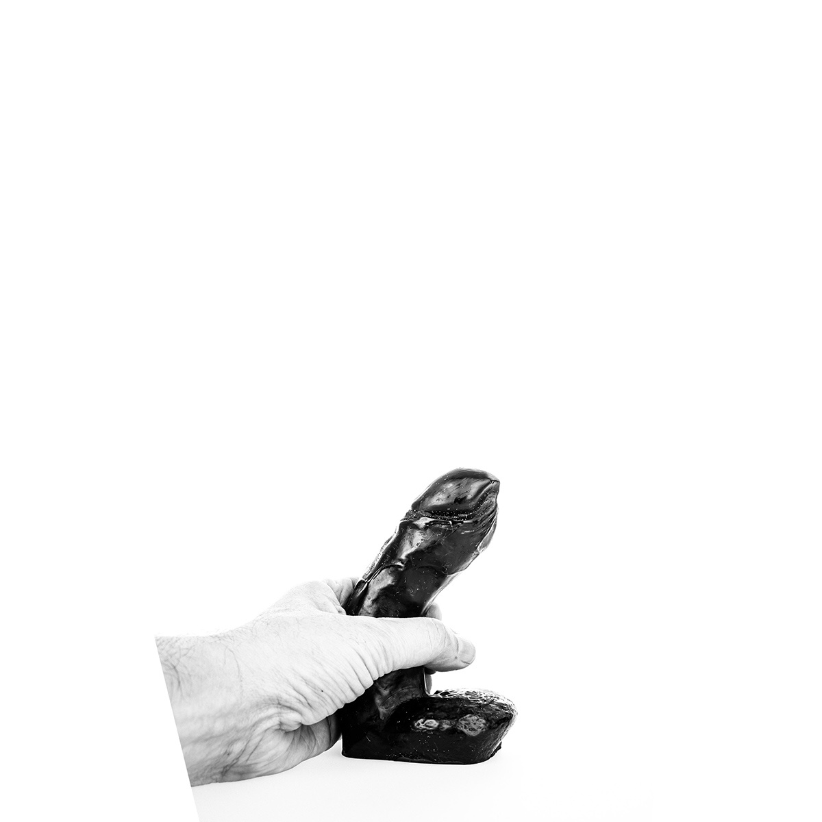 All Black AB 01 Dildo 15 cm – Kompakt, glatt und befriedigend