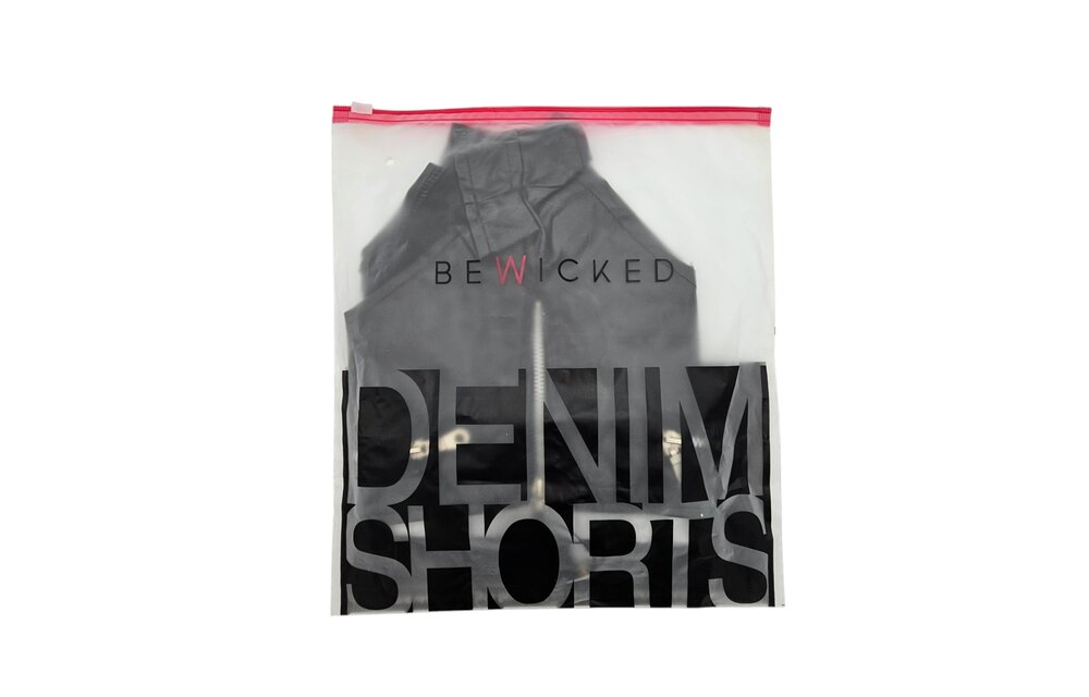 Ring Me Up Shorts Schwarz | Eng anliegende Shorts in Faux-Leder-Optik