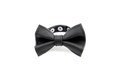 Lederarmband Fly Your Servant – verstellbar & cool in Schwarz